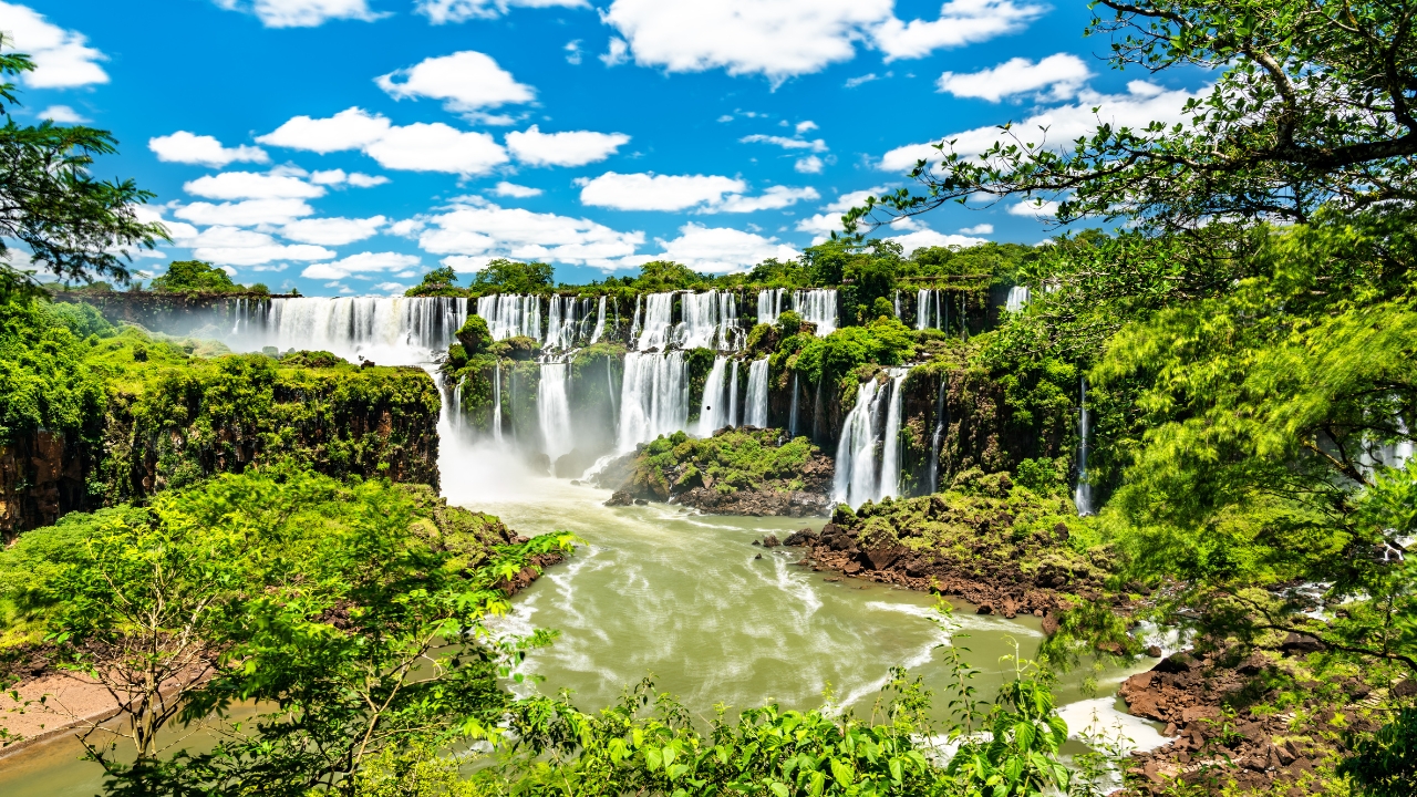 Gdzie znajduje się Wodospad Iguazu?