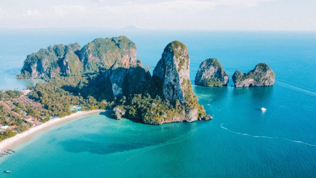 Plaża Railay Beach – przewodnik po jednej z najpiękniejszych plaż Tajlandii