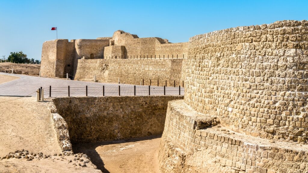 Twierdza Qal’at al-Bahrain – historia i zwiedzanie. Jak dojechać i co warto wiedzieć?
