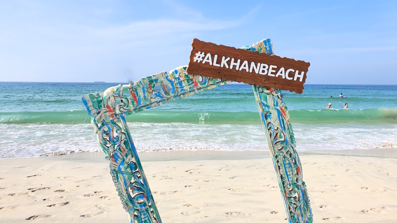 Kiedy najlepiej odwiedzić plażę Al Khan?