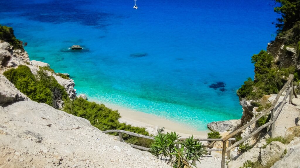 Plaża Cala Goloritzé na Sardynii - atrakcje, dojazd, przewodnik