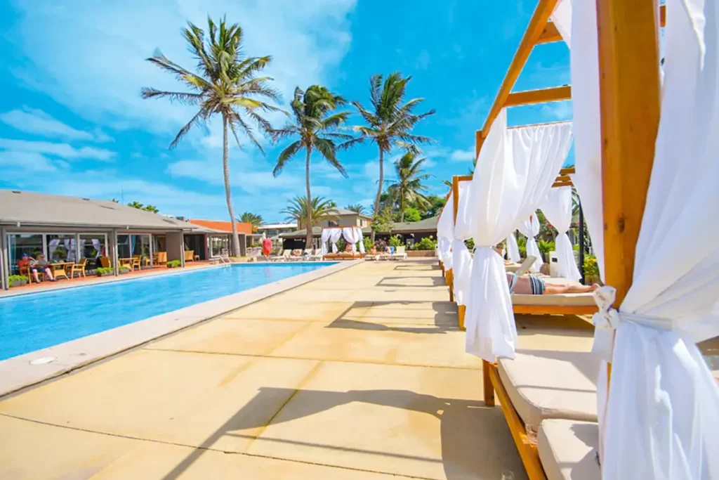 Hotel Oasis Atlantico Belorizonte przy plaży Santa Maria na Wyspach Zielonego Przylądka