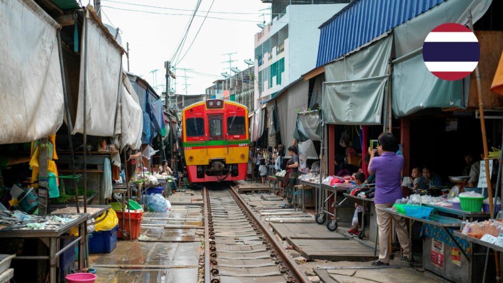 Targ na torach w Bangkoku