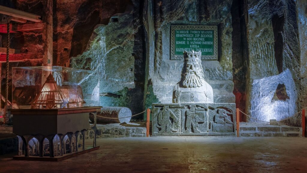 komora kazimierza wielkiego na trasie turystycznej w kopalni soli wieliczka