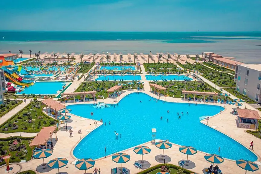 rewaya inn resort ex hawaii paradise aqua park resort basen plaza 1789904559 1200 800