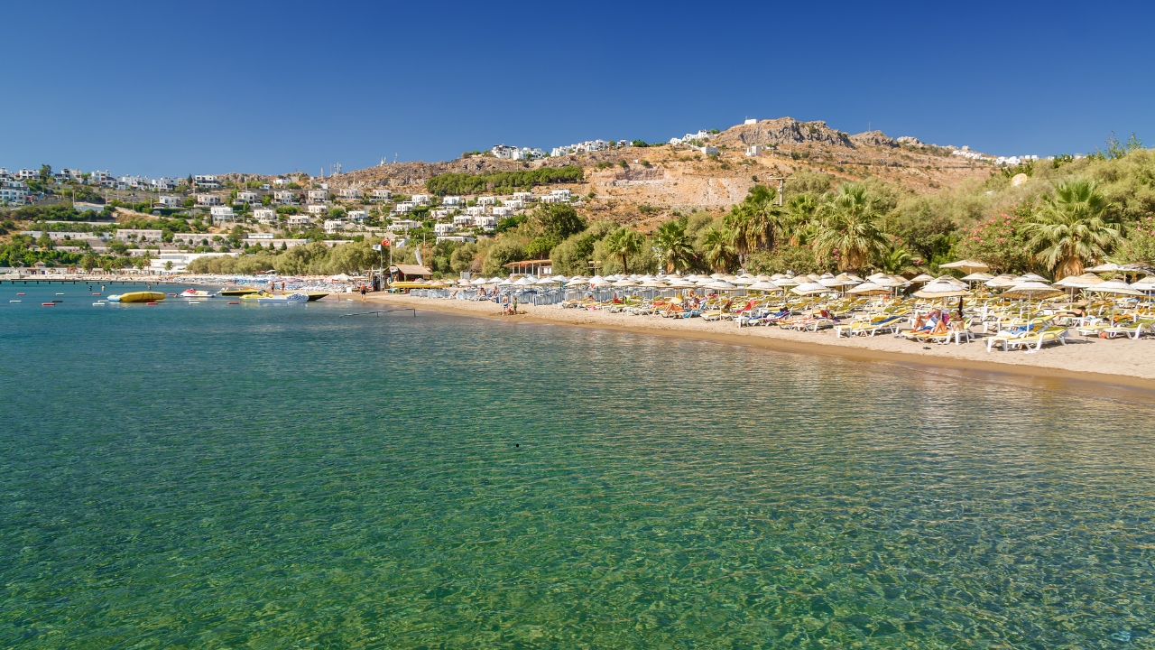 Plaża Ortakent Beach w okolicach Bodrum