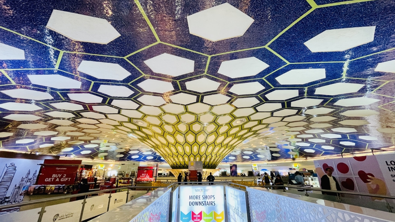 Stopover w Abu Dhabi. Przesiadka w Emiratach Arabskich.