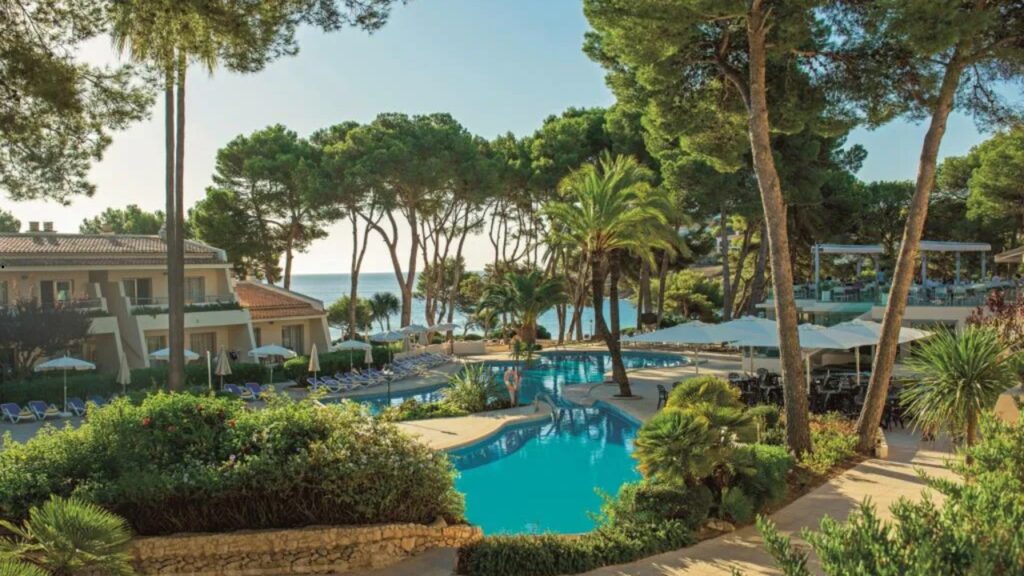 Iberostar Waves Pinos Park na Majorce – rodzinne wakacje 2+2 z All Inclusive, basenem Aquafun i plażą