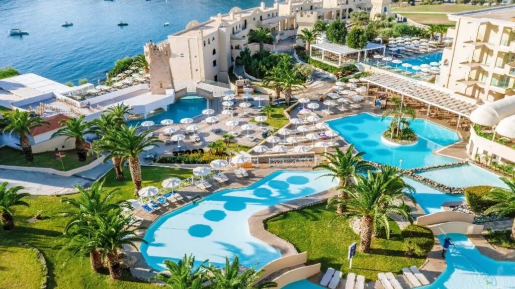 Lindos Royal na Rodos – rodzinne wakacje 2+2 z All Inclusive, basenami i zjeżdżalniami blisko plaży