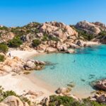 Plaża Cala Coticcio Beach – szlak, przewodnik i dojazd