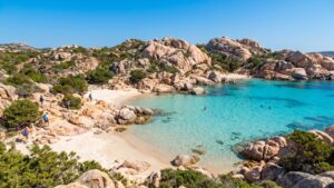 Plaża Cala Coticcio Beach – szlak, przewodnik i dojazd