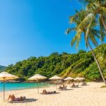 Plaża Nai Harn Beach w Tajlandii na Phuket