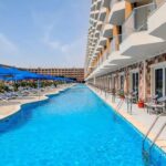 Rewaya Luxury Resort w Hurghadzie – rodzinne wakacje 2+2 z 17 basenami, aquaparkiem i Ultra All Inclusive