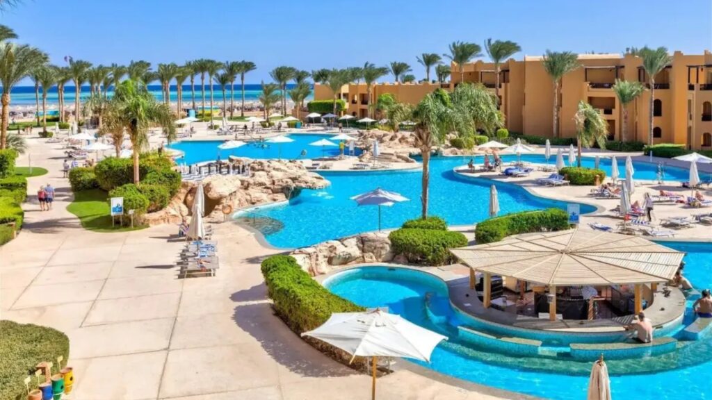 Stella Beach Resort & Spa w Makadi Bay – rodzinne wakacje 2+2 z All Inclusive 24h, rafą koralową i dostępem do aquaparku