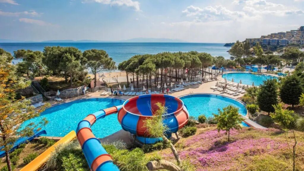 Aria Claros Beach and Spa Resort w Turcji, wakacje 2+1 na Wybrzeżu Egejskim, hotel 5 gwiazdek na wzgórzu, aquapark, piaszczysta plaża i All Inclusive Plus z Poznania