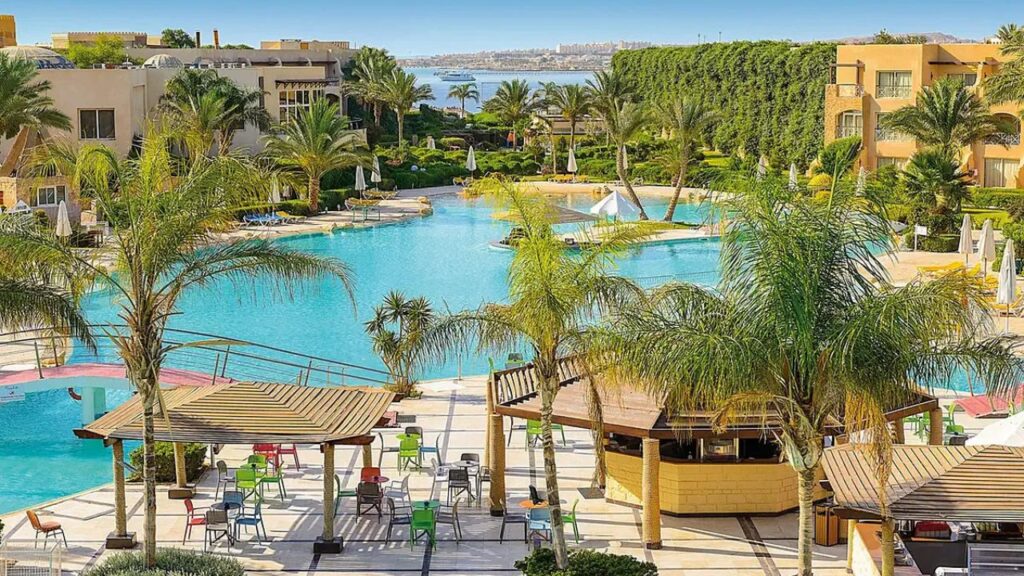Cooee Prima Life Makadi Bay w Egipcie, rodzinne wakacje 2+2 w Makadi Bay, hotel 5 gwiazdek przy plaży, 5 basenów i All Inclusive z wylotem z Lublina