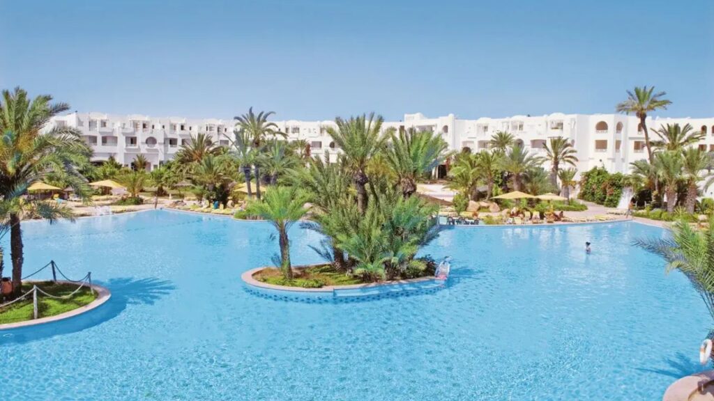 Djerba Resort w Tunezji, wakacje dla 2 osób na Djerbie, hotel 4 gwiazdki, All Inclusive, baseny, zielony teren i piaszczysta plaża z shuttle busem