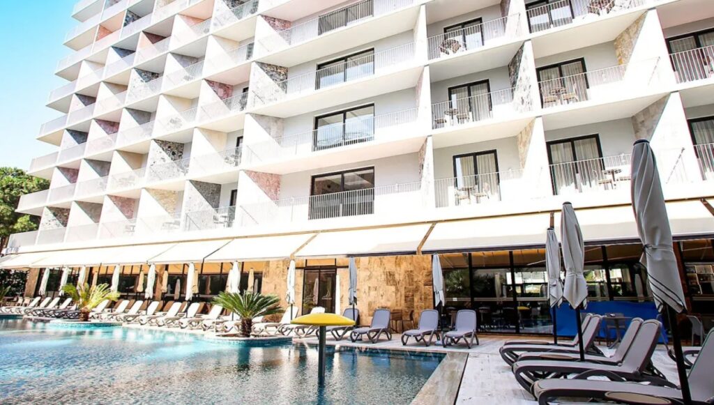 Durres Bay w Albanii – wakacje dla 2 osób z All Inclusive, piaszczystą plażą i nowoczesnym hotelem