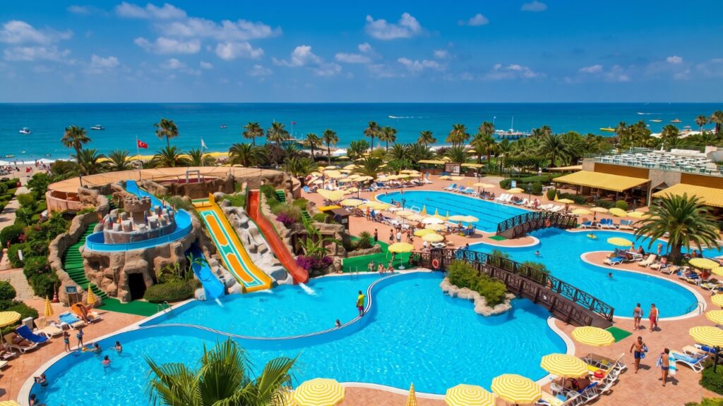 Gypsophila Holiday Village w Alanyi – rodzinne wakacje 2+2 z aquaparkiem, plażą przy hotelu i Ultra All Inclusive 24h