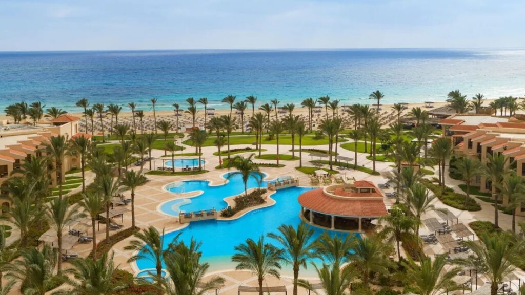 Jaz Almaza Beach w Marsa Matruh – wakacje dla 2 osób z All Inclusive, szeroką piaszczystą plażą i turkusowym morzem