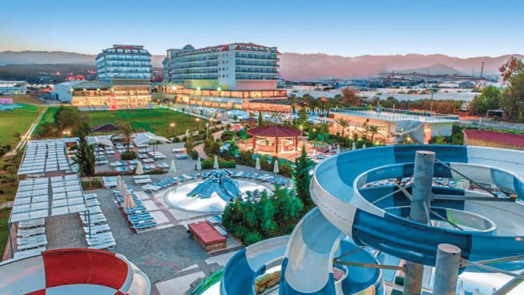 Kahya Resort Aqua & Spa w Turcji, rodzinne wakacje 2+2 na Riwierze Tureckiej, aquapark, plaża 50 metrów od hotelu i Ultra All Inclusive 24h z Katowic