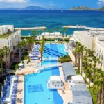 La Blanche Resort w Turgutreis – rodzinne wakacje 2+2 w Turcji z piaszczystą plażą, Ultra All Inclusive 24h, aquaparkiem i wylotem z Gdańska