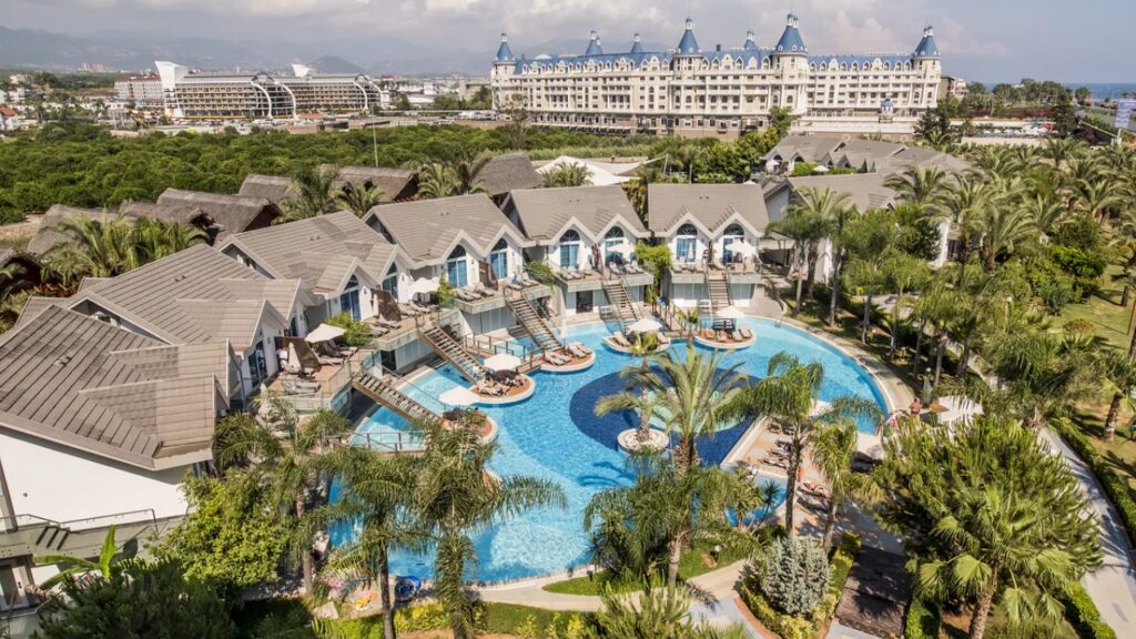 Long Beach Avsallar w Alanyi – rodzinne wakacje 2+1 z aquaparkiem, basenami, plażą 50 m od hotelu i Ultra All Inclusive
