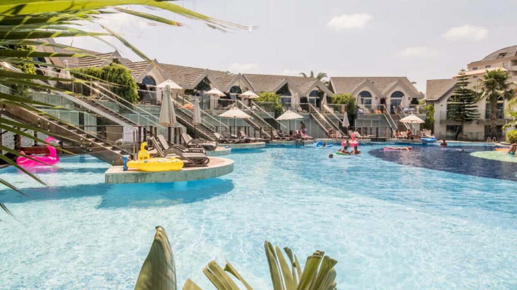 Long Beach Avsallar w Turcji, rodzinne wakacje 2+1 na Riwierze Tureckiej, hotel 5 gwiazdek, aquapark, polskie animacje, plaża 50 metrów od hotelu i Ultra All Inclusive z Warszawy