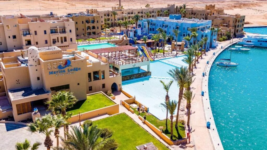 Marina Lodge Port Ghalib w Marsa Alam, rodzinne wakacje 2+3 w Egipcie, duży pokój rodzinny, All Inclusive, bagaż 20 kg i transfer z Krakowa