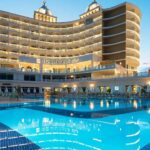 Oz Sui Resort w Turcji, rodzinne wakacje 2+2 na Riwierze Tureckiej, hotel 5 gwiazdek, zjeżdżalnie, plaża 500 metrów od hotelu i All Inclusive z Krakowa