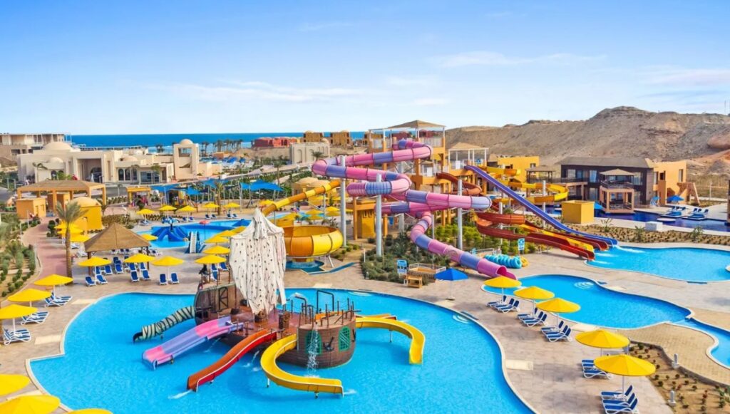 Pickalbatros Villaggio Resort Portofino w Port Ghalib – rodzinne wakacje 2+1 z aquaparkiem, plażą przy hotelu i All Inclusive
