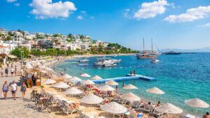 Plaża Bodrum Beach – przewodnik po miejskiej plaży w Bodrum