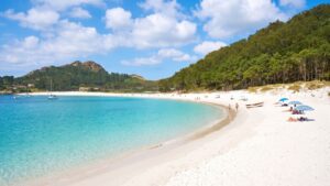 Plaża Praia de Rodas na Islas Cíes w Galicji
