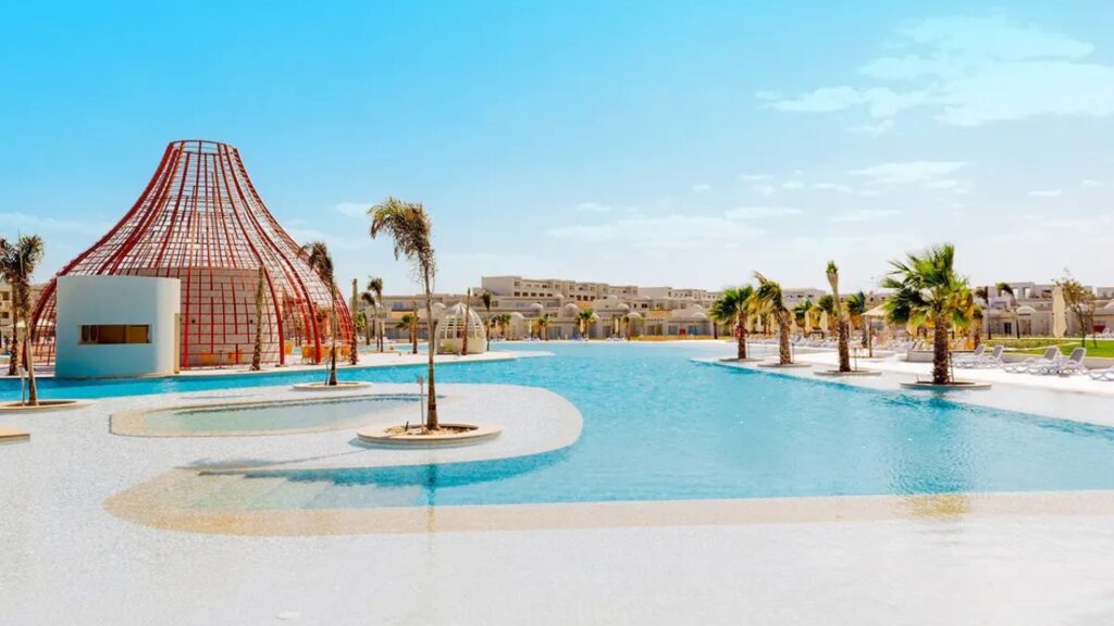 Reef Oasis Suakin Resort Marsa Alam – wakacje dla 2 osób z nowym hotelem, plażą, pomostem, rafą koralową i All Inclusive