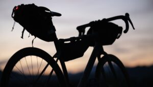 Rower trekkingowy – dlaczego to jeden z najbardziej uniwersalnych wyborów