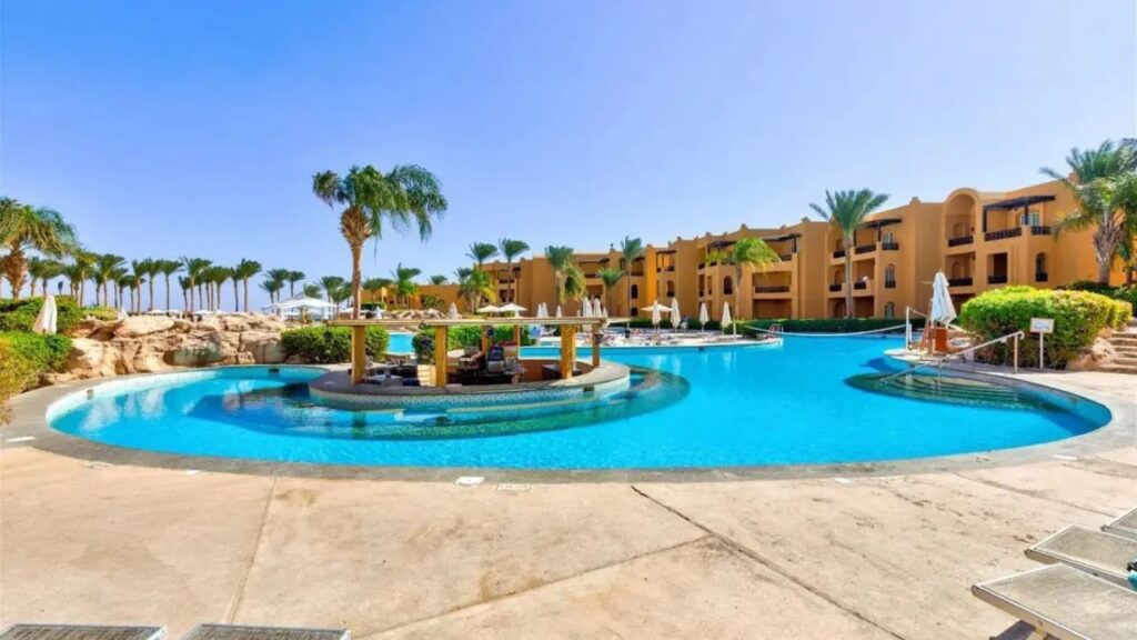 Stella Beach Resort & Spa w Makadi Bay, rodzinne wakacje 2+2 w Egipcie, plaża z rafą koralową, aquapark 55 zjeżdżalni i Hard All Inclusive z Katowic