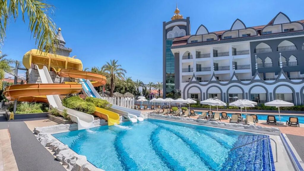 Well Palace Side w Turcji, rodzinne wakacje 2+2 na Riwierze Tureckiej, hotel 5 gwiazdek, Ultra All Inclusive, zjeżdżalnie i prywatna plaża z busem