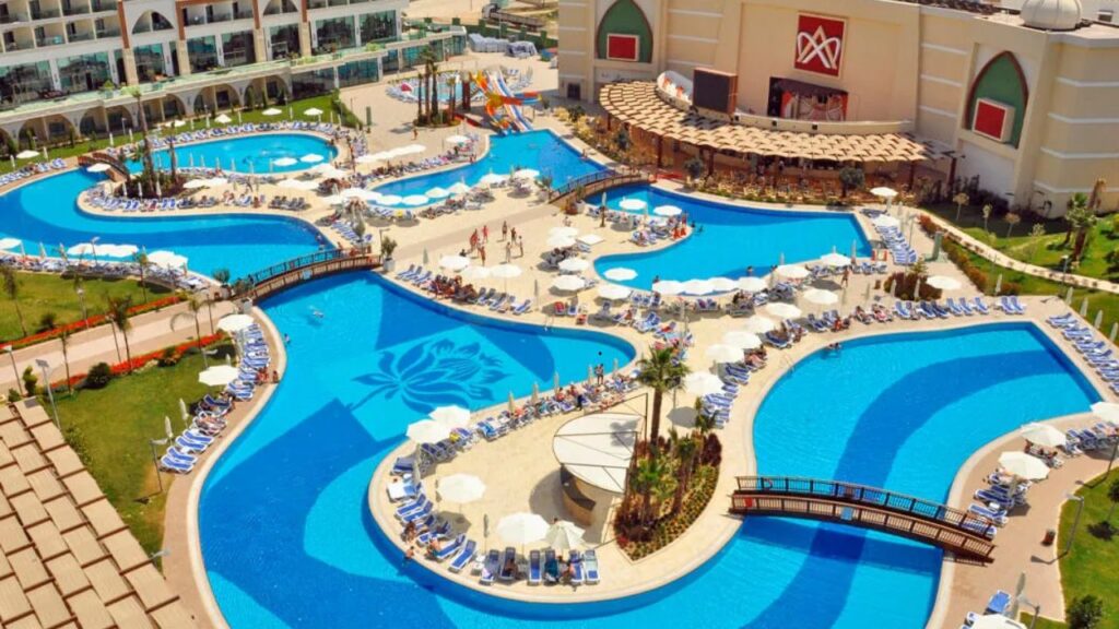 Xafira Deluxe Resort & Spa w Turcji, rodzinne wakacje 2+2, aquapark, baseny, Ultra All Inclusive 24h i wylot z Katowic