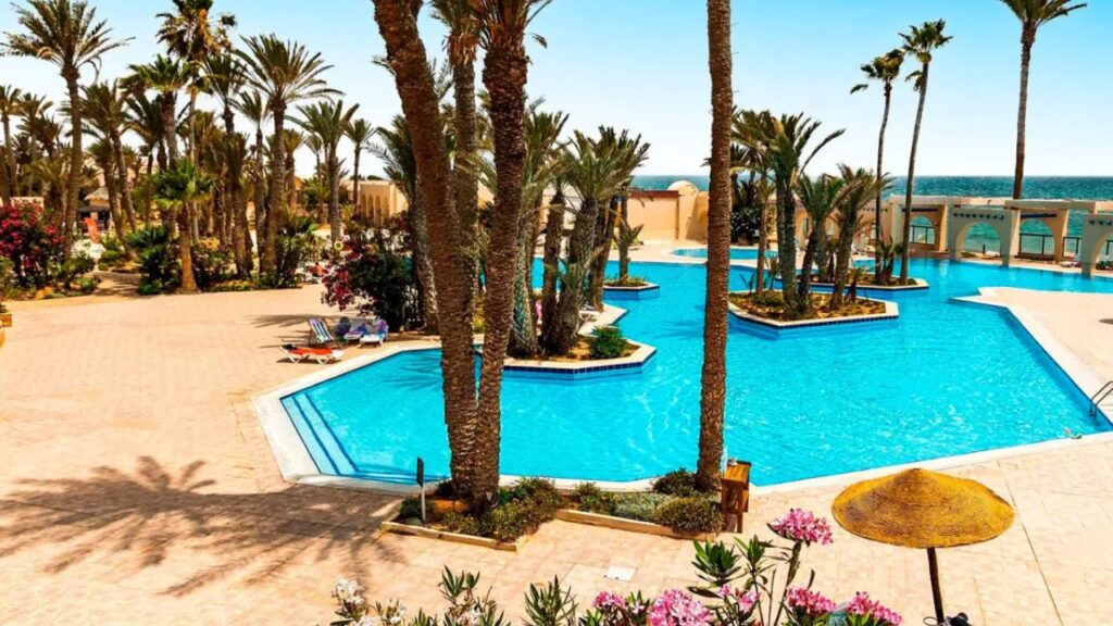 Zita Beach Resort Zarzis w Tunezji, rodzinne wakacje 2+2, hotel 4 gwiazdki z dużym ogrodem, ogromnymi basenami, plażą przy hotelu i All Inclusive z Katowic