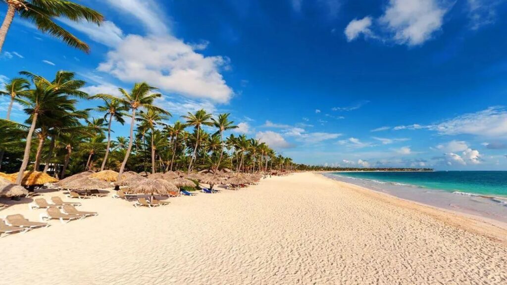 whala Bavaro na Dominikanie, wakacje dla 2 osób w Punta Cana, plaża Bavaro około 50 metrów od hotelu, All Inclusive i wylot z Krakowa