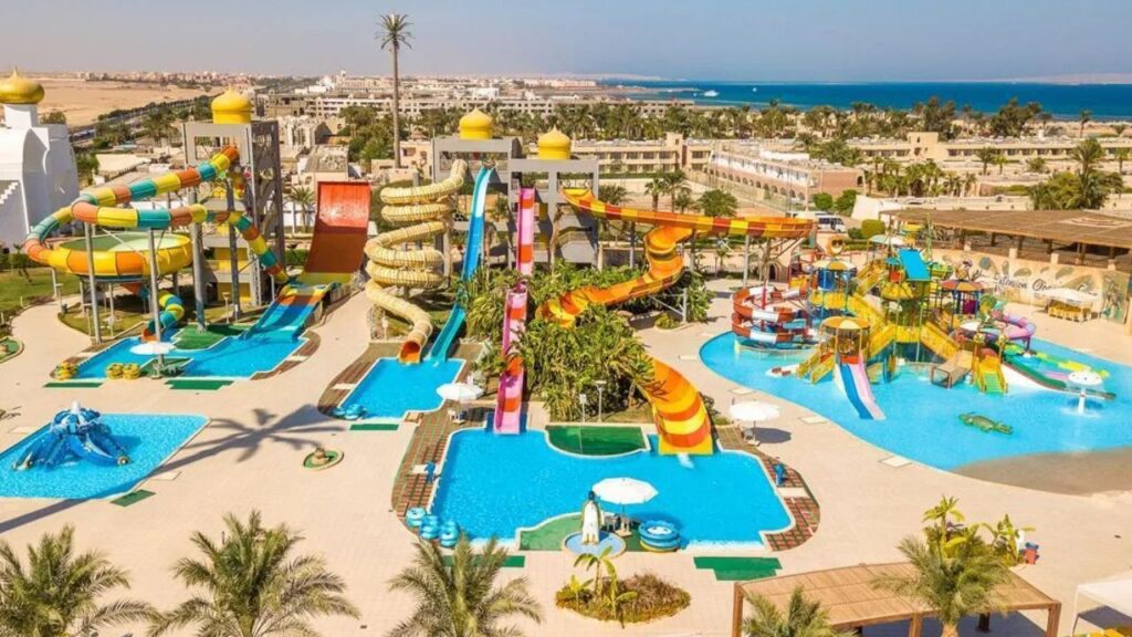 Aladdin Beach Resort – 4-gwiazdkowy hotel w Hurghadzie przy plaży z basenami i aquaparkiem