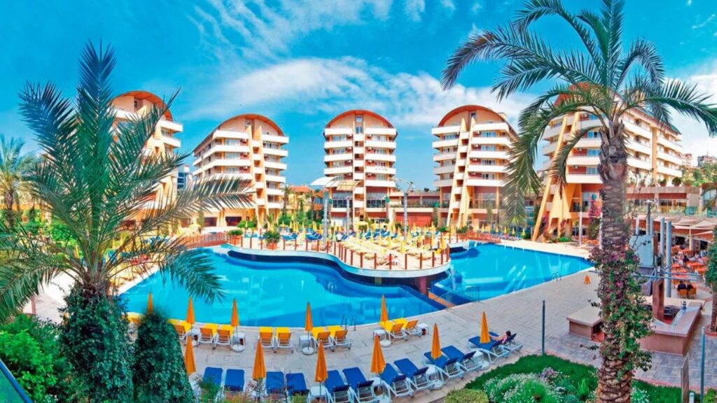 Alaiye Resort & Spa – 5-gwiazdkowy hotel na Riwierze Tureckiej z aquaparkiem i piaszczystą plażą w pobliżu