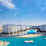Azur One Eleven 5 gwiazdkowy hotel w El Alamein z basenami infinity i prywatna plaza