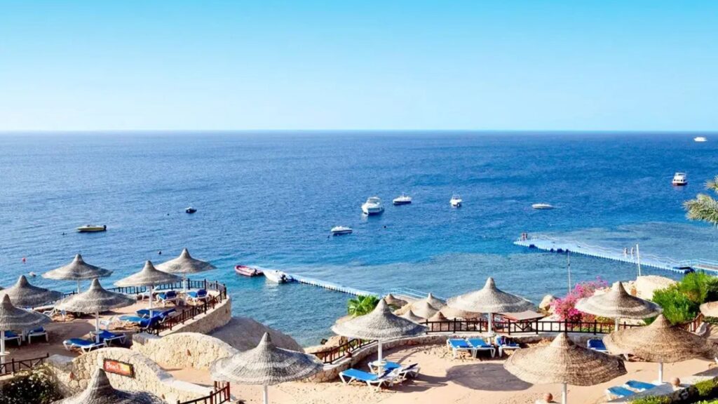 DoubleTree by Hilton Sharks Bay – 4-gwiazdkowy hotel w Sharm el Sheikh z basenami, zjeżdżalniami i rafą koralową