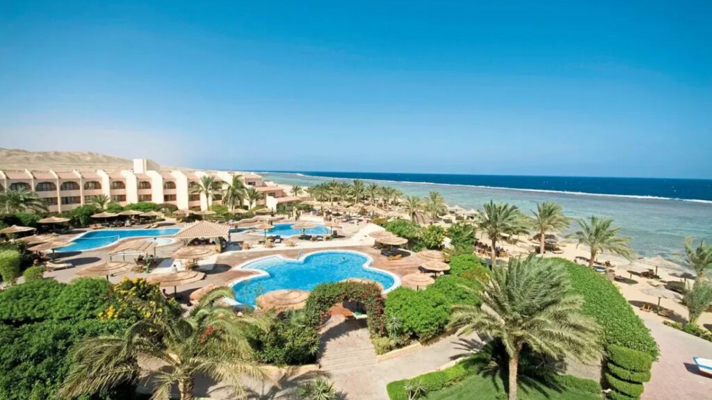 Flamenco Beach & Resort w Marsa Alam – hotel z basenami, ogrodem i plażą z rafą koralową
