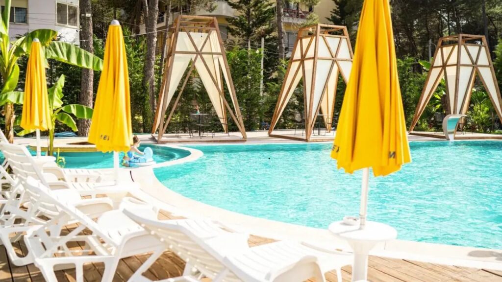 Garden INN Palace – 4-gwiazdkowy hotel w Albanii z basenem i piaszczystą plażą w pobliżu