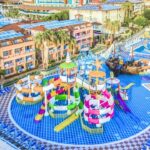 Lonicera World – 4-gwiazdkowy hotel w Turcji z aquaparkiem, 19 zjeżdżalniami i piaszczystą plażą