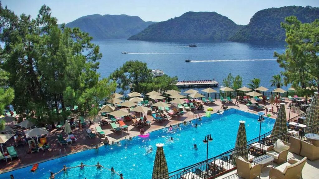 Marmaris Park – hotel w Icmeler na Wybrzeżu Egejskim z basenami i dostępem do morza