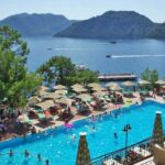 Marmaris Park – hotel w Icmeler na Wybrzeżu Egejskim z basenami i dostępem do morza