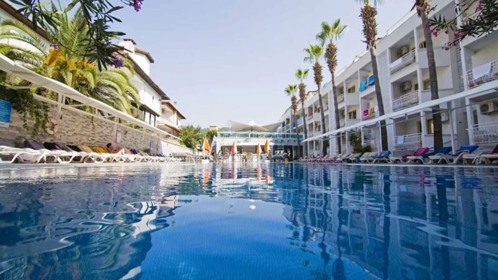Mirage World – 5 gwiazdkowy hotel w Icmeler z basenami zjezdzalniami i plaza w poblizu